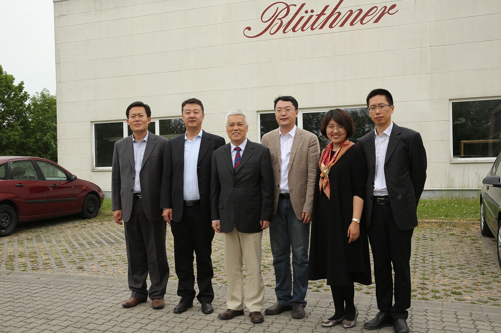 國家工信部、國家標(biāo)準(zhǔn)化委員會(huì)、德國經(jīng)濟(jì)和能源部在德國萊比錫召開了《中德智能制造/工業(yè)4.0標(biāo)準(zhǔn)化工作組會(huì)議》。會(huì)議期間，一行人參觀了位于德國萊比錫的德國國寶博蘭斯勒鋼琴廠